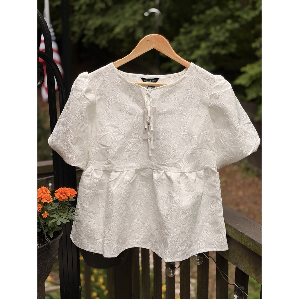 Strut & Bolt Women's White Floral Jacquard Peplum Blouse NWT Small Medium